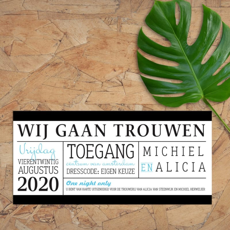 Trouwkaart Entreekaart is een concept kaartje, het is ontworpen als een modern en strak ticket. Witte achtergrond, zwarte tekst en lijnen, en blauw accent.