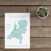 Trouwkaart Landkaart Nederland is een typisch modern-vintage design, de vormen en fonts zijn eigentijds; kleuren en het effect op de landkaart zijn retro.