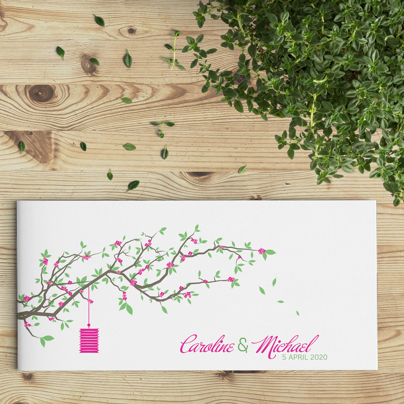 Trouwkaart Lente Tak is een eenvoudig ontwerp met een eigentijdse illustratie van een bloeiende tak vol roze bloemen en een hangende lantaarn.