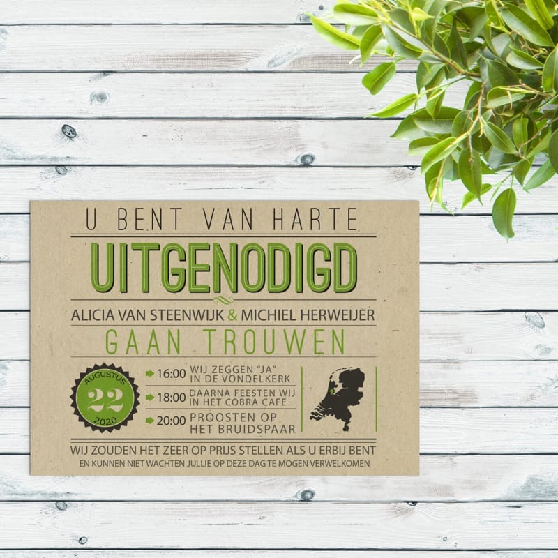 Trouwkaart Vintage Green is een typografisch en retro ontwerp. Grote letters, mooie groene kleuraccenten, en gedrukt op het bijzondere Paperwise papier.