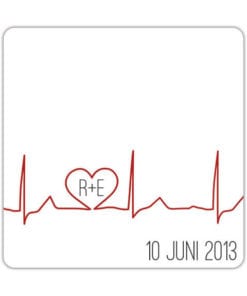 Bierviltje Hartslag Liefde speelt op grappige wijze met een hartje verwerkt in een hartslag-diagram. Jullie initialen staan in het hartje.