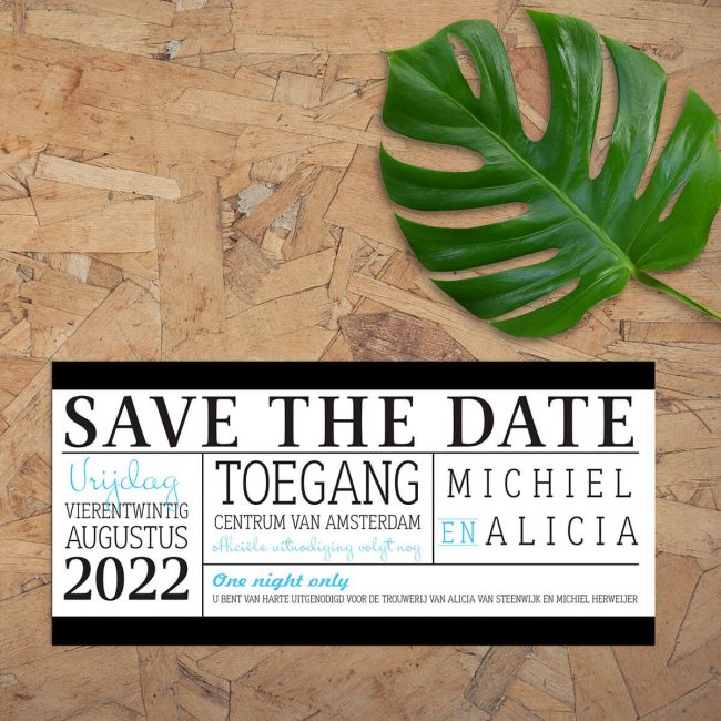 Save the date kaart Entreekaart is vormgegeven als een strak ticket, met allerlei vakjes waar je relevante informatie in kunt zetten. Turquoise accentkleur.