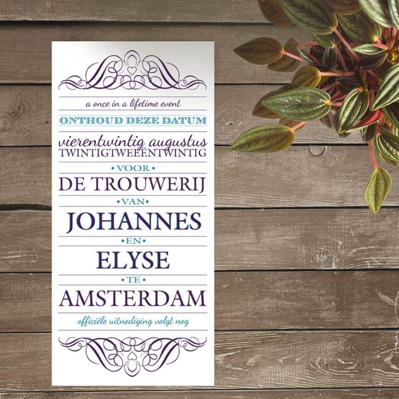 Save the date kaart Vintage Uitnodiging II is een gedetailleerd typografisch ontwerp, perfect voor een bruiloft met klassieke en formele invloeden.