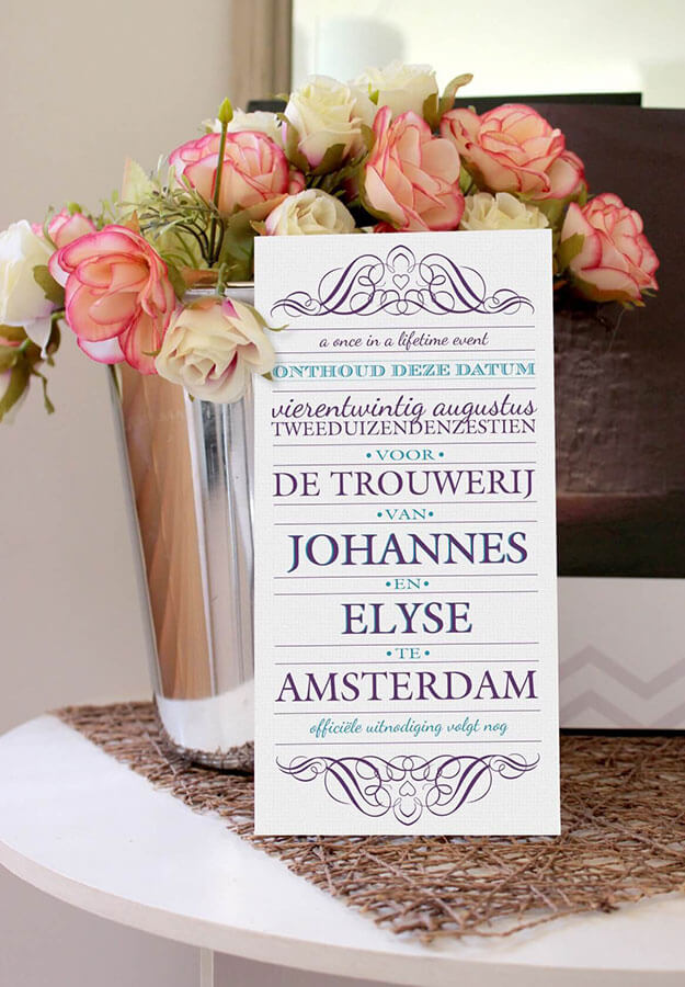 Save the date kaarten met typografisch ontwerp.