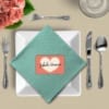 Naamkaart Love volgt het ontwerp van de trouwkaart, met prachtige patronen, lettertypes en zachte, romantische kleuren.