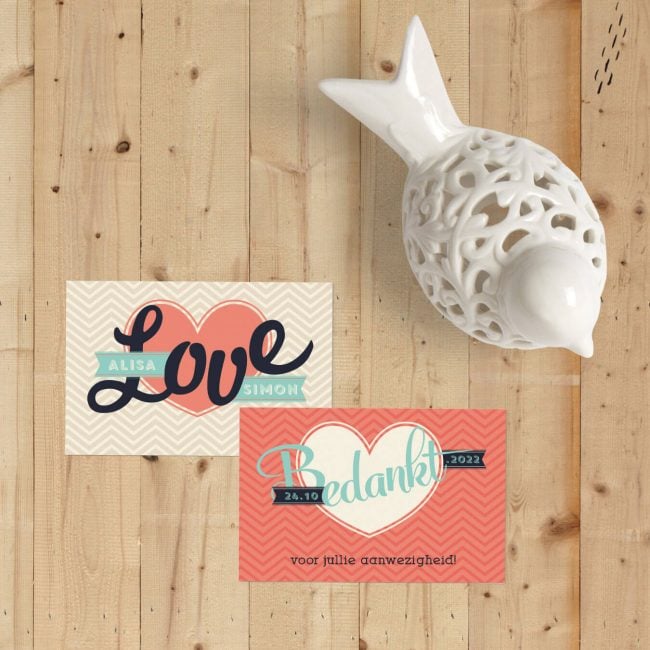 Bedankje Love is een klein kaartje voor bij een bedankje, geheel ontworpen in dezelfde stijl als de trouwkaart met in het groot LOVE.