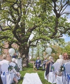 Trouwen in de tuin voorlopig niet meer mogelijk door Corona maatregelen - augustus 2020