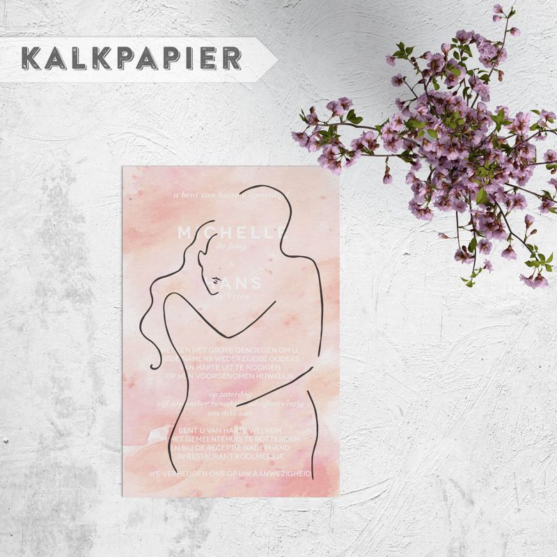 Trouwkaart Silhouet op Waterverf speelt met het doorschijnende effect van kalkpapier (Vellum) in combinatie met een geverfde achtergrond.
