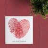 Op deze romantische trouwkaart wordt jullie liefde gesymboliseert door jullie vingerafdrukken die samen een hart vormen. Moderne stijl.