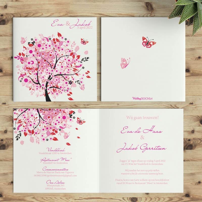 Heel vrolijk ontwerp, Trouwkaart Roze heeft op de voorkant een leuke boom illustratie in roze-tinten met allerlei details, zoals vlindertjes en blaadjes.