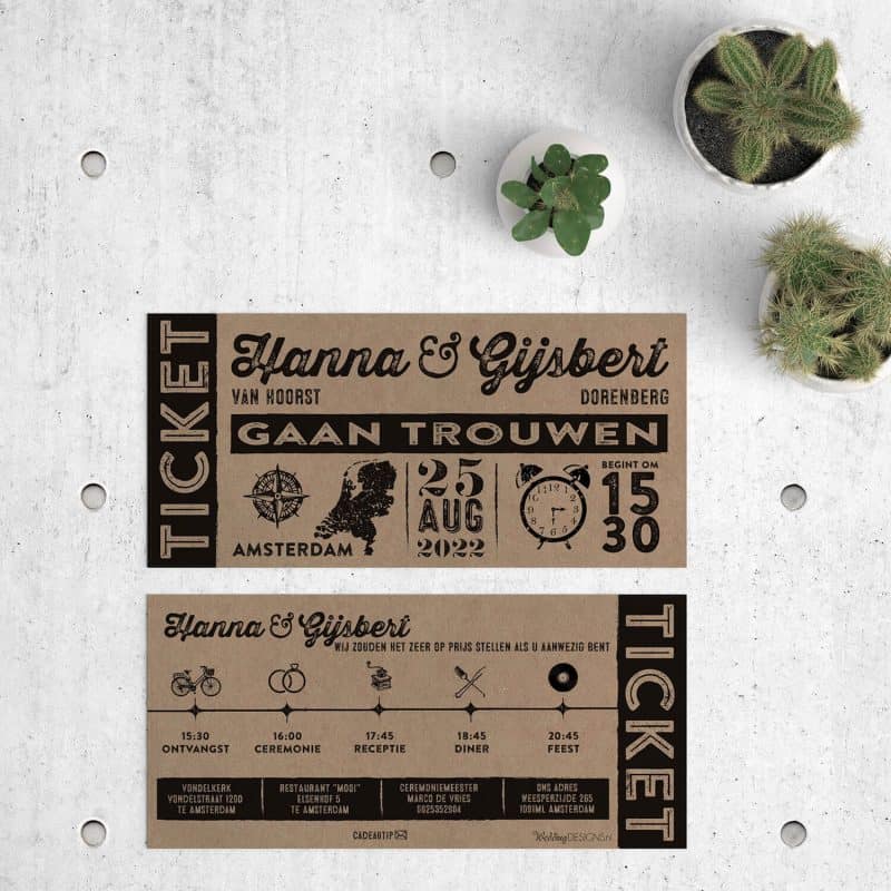 Trouwkaart Ticket op kraftpapier, een ontwerp in vintage ticket stijl met leuke icoontjes-tijdlijn. Trouwkaarten op kraftpapier.