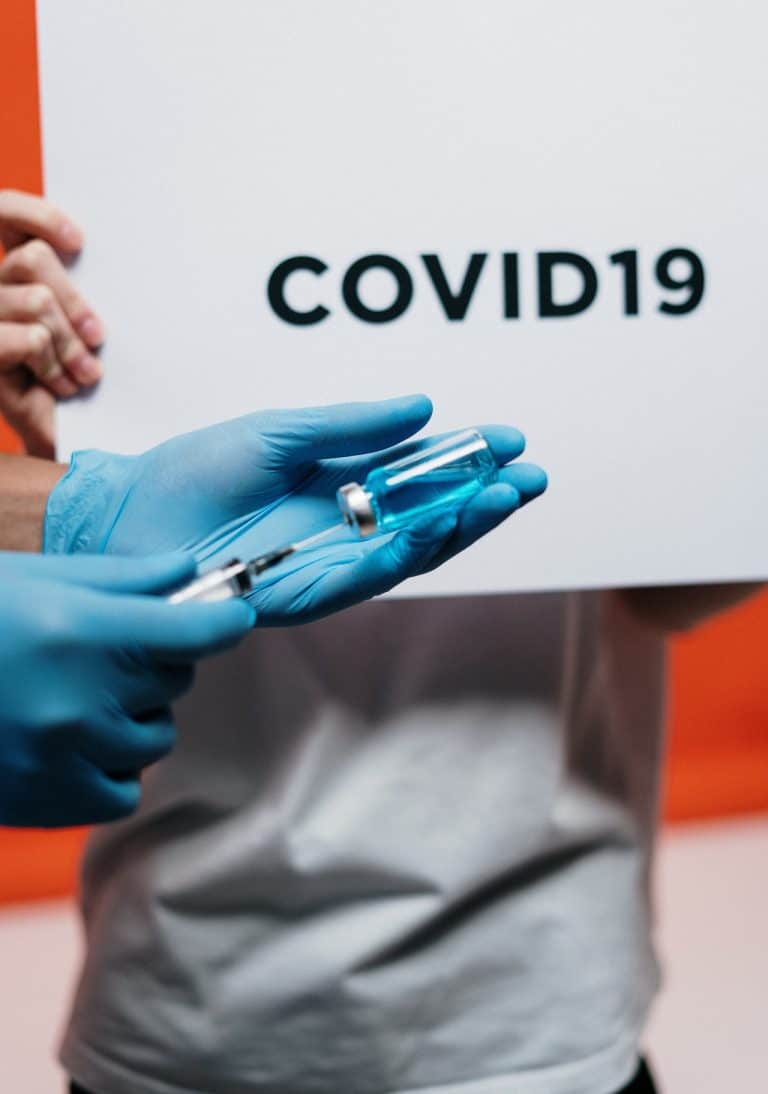 Covid-19 vaccin gaat trouwen in 2021 weer mogelijk maken in Nederland.