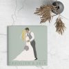 Trouwkaart Abstract Bruidspaar met Bloemen is een romantisch ontwerp met heel veel stijl. De prachtige illustraties stelen de show.