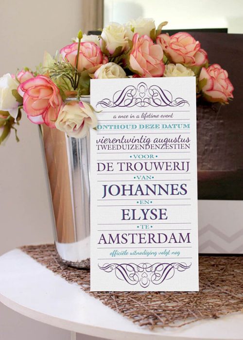 Save the date kaarten met typografisch ontwerp.